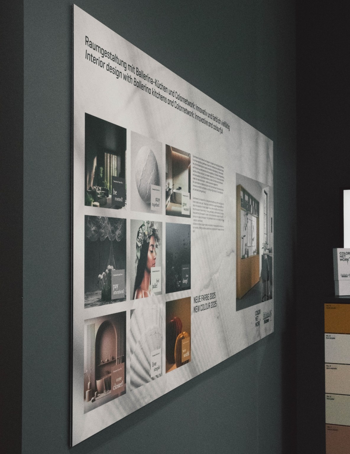 Wanddisplay mit Designkonzepten von Ballerina Küchen